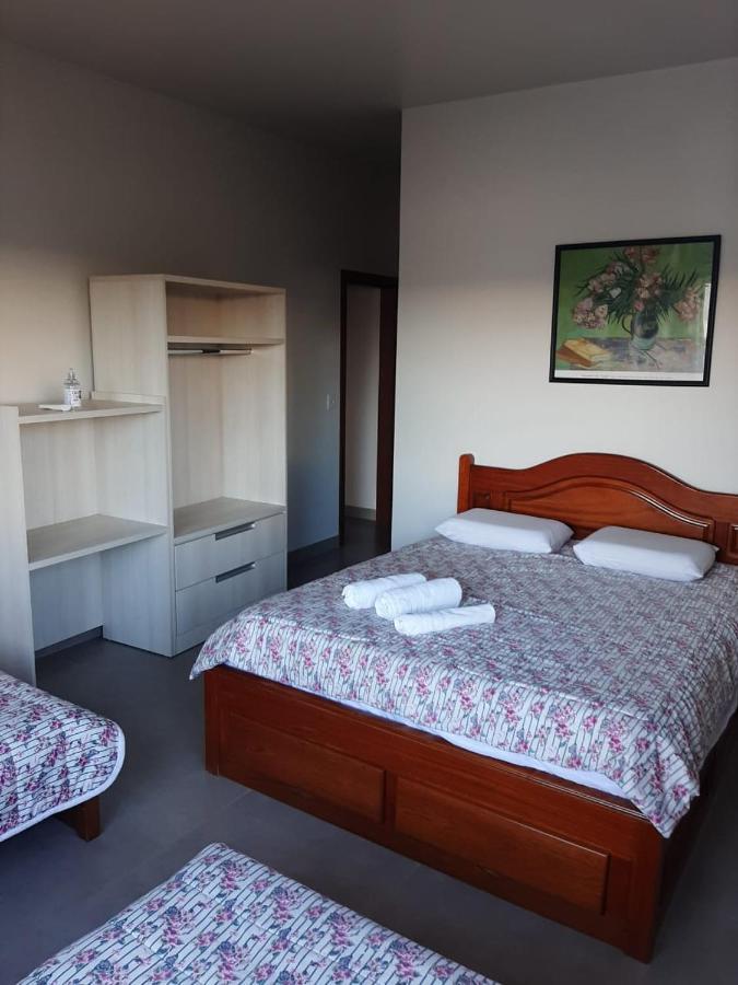 Suites Jardim Dos Lagos กาปีตอลิโอ ภายนอก รูปภาพ